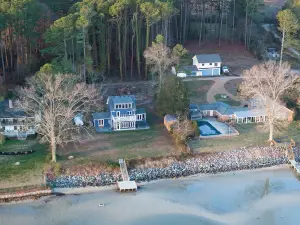 Charming Riverside Cottage w/Optional Guest House