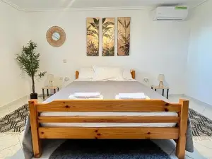 Jacque's Boutique Suite