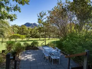 Tuckeroo Cottages & Gardens