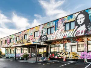 Muraless Art Hotel