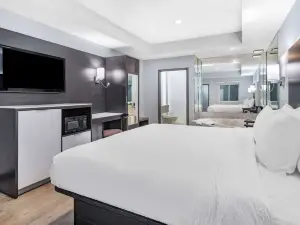 Days Inn & Suites by Wyndham Niagara Falls/Buffalo