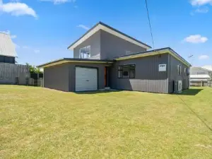 Coastal Comfort - Foxton Beach Holiday Home