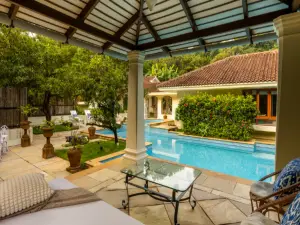 Emerald Leaf - Villa Frangipani