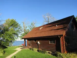 Lake Winnebago waterfront 3 bedroom Log home on a private lot with a great view!
