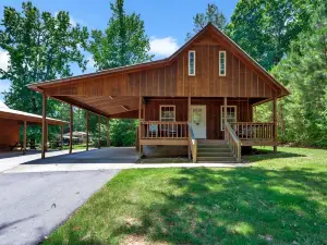 Cabin #2 Fisherman's Landing /  Fishing Cabin w/ Covered Boat Shelter Sleeps 5