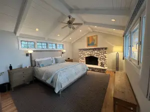 Beautiful Lake Front Property within 3 blocks walk to Green Lake Town center.