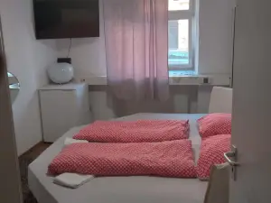 Charming 4-bedroom Apartment in Ludwigsburg With Central Heating