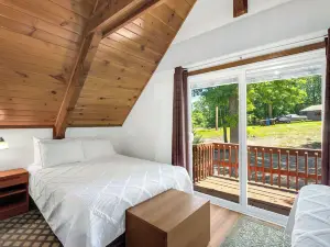 Boondock Bliss - Lakefront, Private Dock Sleeps 15!