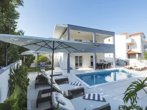 บ้านพักวันหยุดลานา