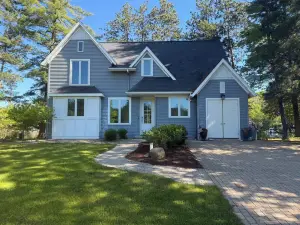 Lakefront, Family Friendly - Modern luxuries with up north atmosphere