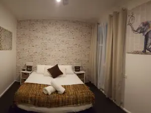 Town House Motor Inn
