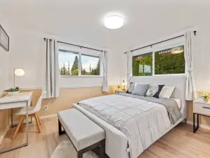 Lakeview Home in Renton, Walk to Beach, AC, Fenced