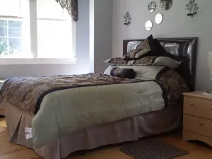 For family or romantic getaways, or a retreat, this beautiful space awaits you