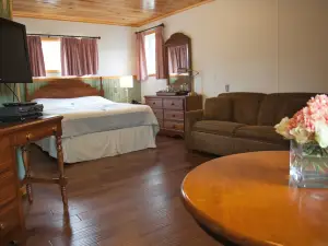 Blue Hill Lodge