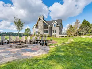 บ้านสะดวกสบายและกว้างขวางใน Forksville: พร้อมที่จุดไฟ