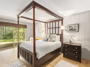Secluded Retreat with Spacious Backyard and High-Speed Internet - Serene Oasis
