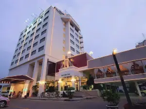 โรงแรม หลุยส์ แทเวิร์น