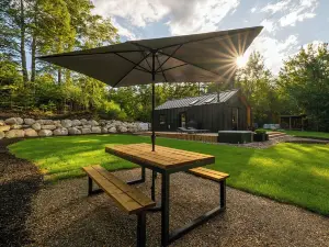 Nalu Retreat Lakeside