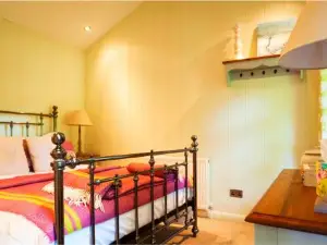 The Lodge by the Lake, Dunbar