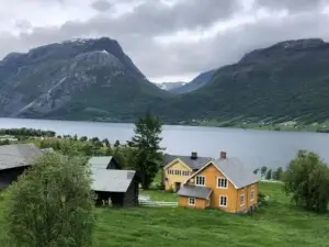 Steinsvoll Gård