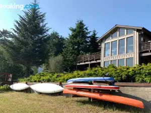 Apartment at Floras Lake Getaway