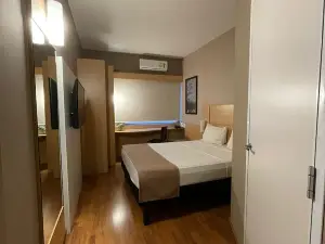 Hotel Oeste Plaza