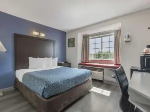 Econo Lodge Inn & Suites