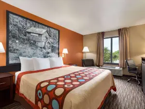 Super 8 by Wyndham Germantown/Milwaukee