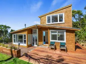 Piha - City Escape, Piha Holiday Home