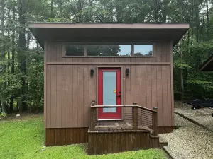 Cozy Waterfront Bungalow w/ Boat Dock & Fire Pit Perfect for the Weekend or Week