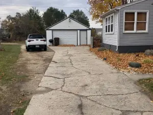 Charming Family house sleeps 8, close to Roscoe, Rockford, Beloit, Janesville