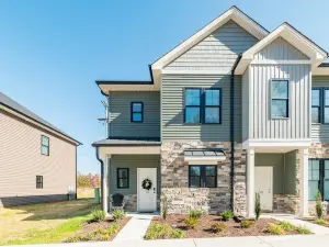 The Common House - 7 min to LU, Family Friendly, Great Location, sleeps up to 8!