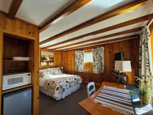 Xenia Lodge