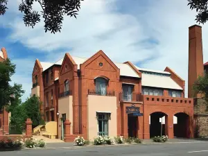 Majestic Old Lion Apartments