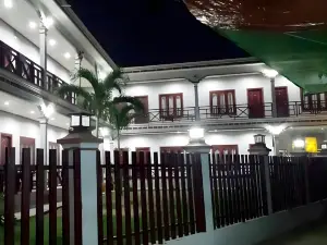 Mama Leurth Sunset Guesthouse