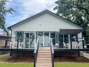 The Briar Lakefront Retreat!