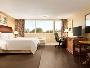 Travelodge by Wyndham Richmond Hill