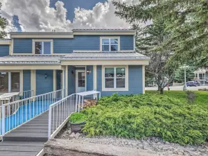 Dreamy, Family-Friendly Cloudcroft Townhome!