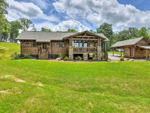 Fire Pit and Deck Mtn-View Glenville Getaway!