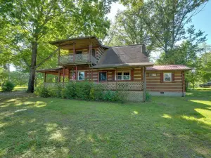 Family-Friendly Afton Cabin with Porch and Fire Pit!