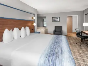 AmericInn & Suites By Wyndham Baraboo Event Center