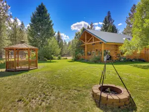 Libby Home w/ Mountain Views: Gazebo & Fire Pit!
