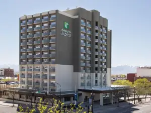 Holiday Inn Express & Suites Santa Ana - Orange County, an IHG Hotel