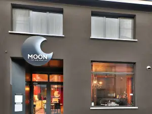 Hotel Moon