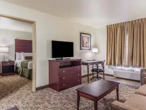 Cobblestone Hotel & Suites - Hutchinson