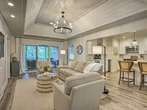 Remodeled Cottage on Sparrow Pond, Walk to Beach!