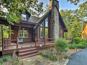 Luxe Cabin w/ 2 Decks; 3 Blocks to Golfing!