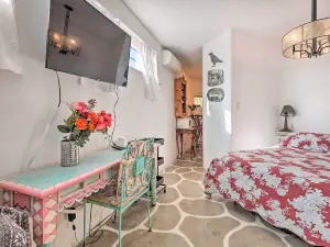 Quirky Santa Cruz Studio w/ Shared Courtyard!
