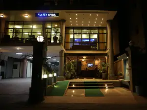 Caravan Hotel