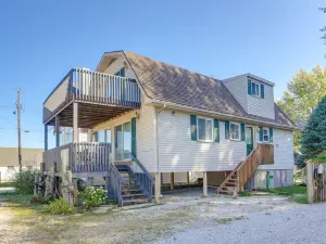 Oak Harbor Lake Home w/ 4 Decks + Seating!